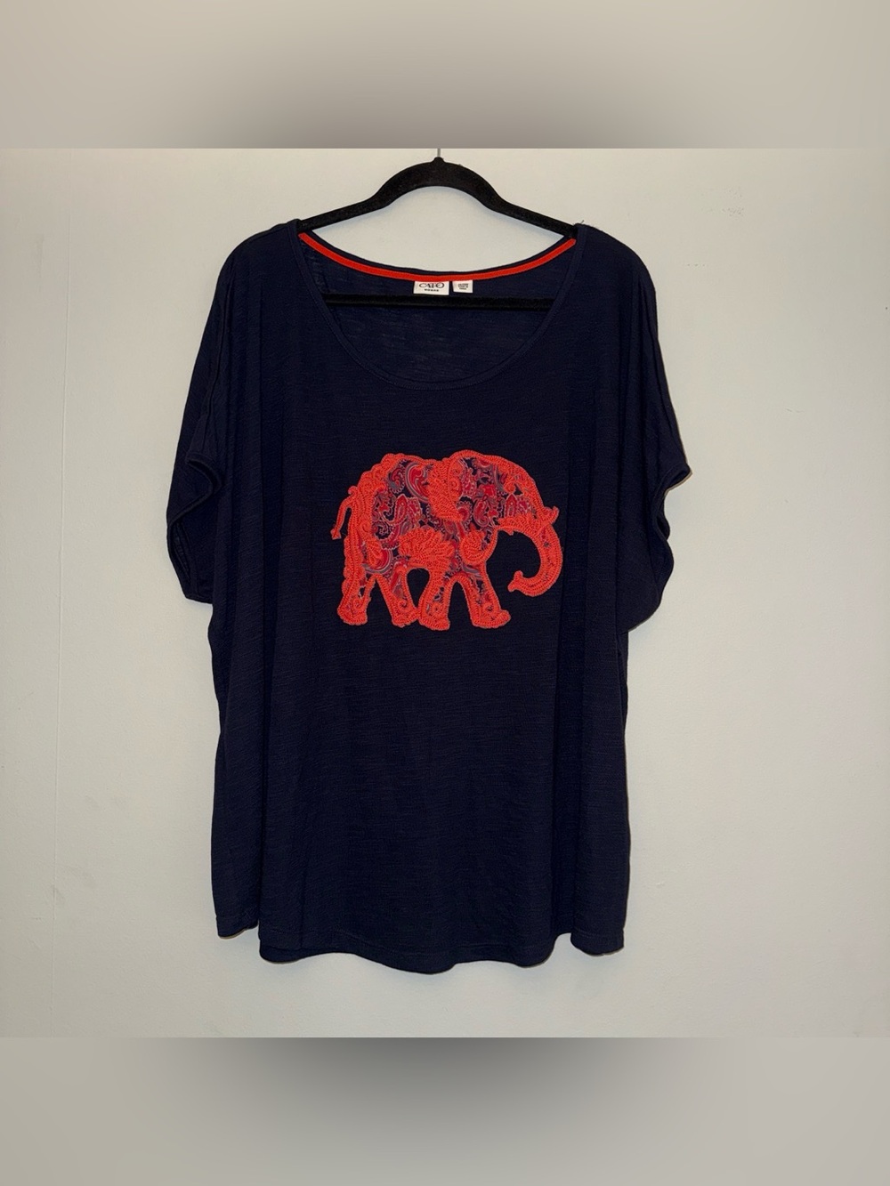 CATO Navy blue t-shirt with elephant design plus size 26/28w ✨